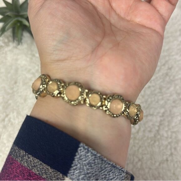 Vintage Gold Tone Peach Nude Rhinestones Stretch Bracelet - Picture 4 of 8